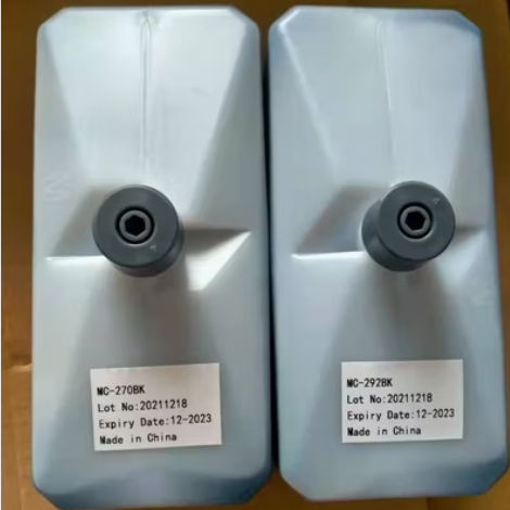 Domino 825ml make-up